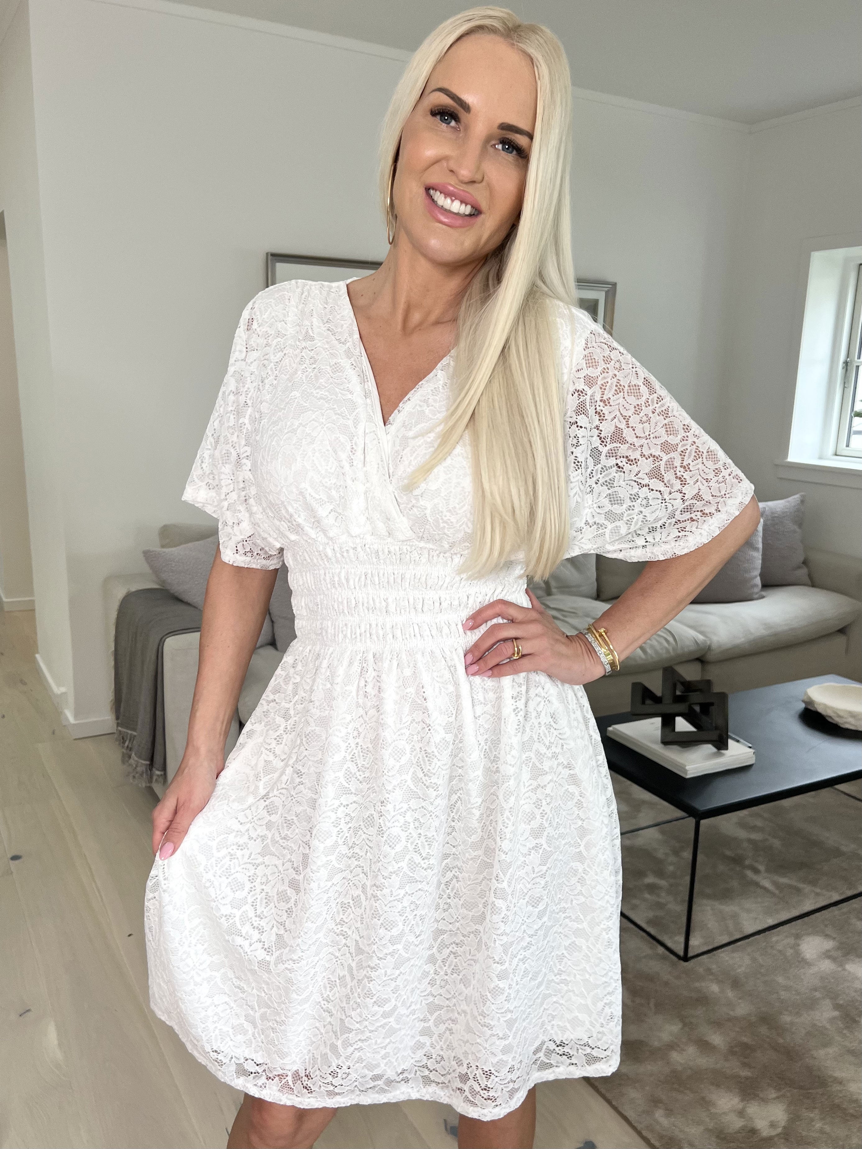 Pams Lace Short S/S - Kort blondekjole med korte ærmer